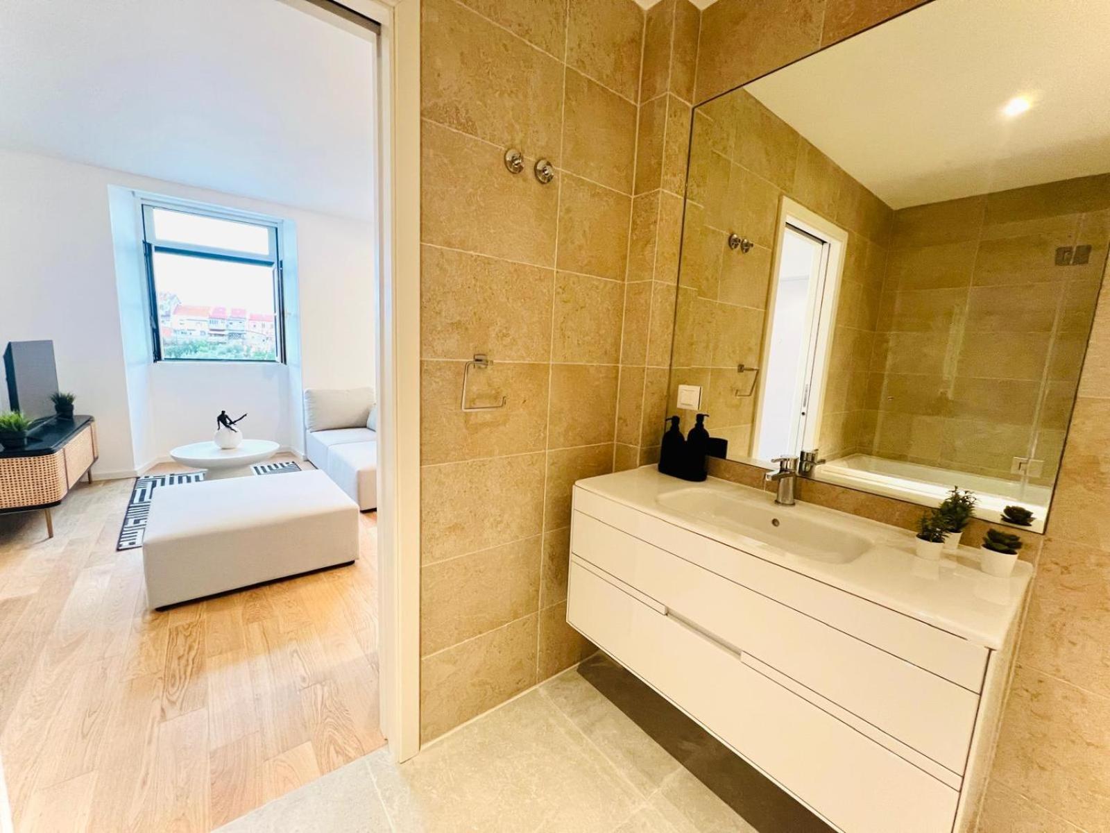Lisbon Pink House II Beautiful 2 Bedroom Flat In City Center Exterior photo